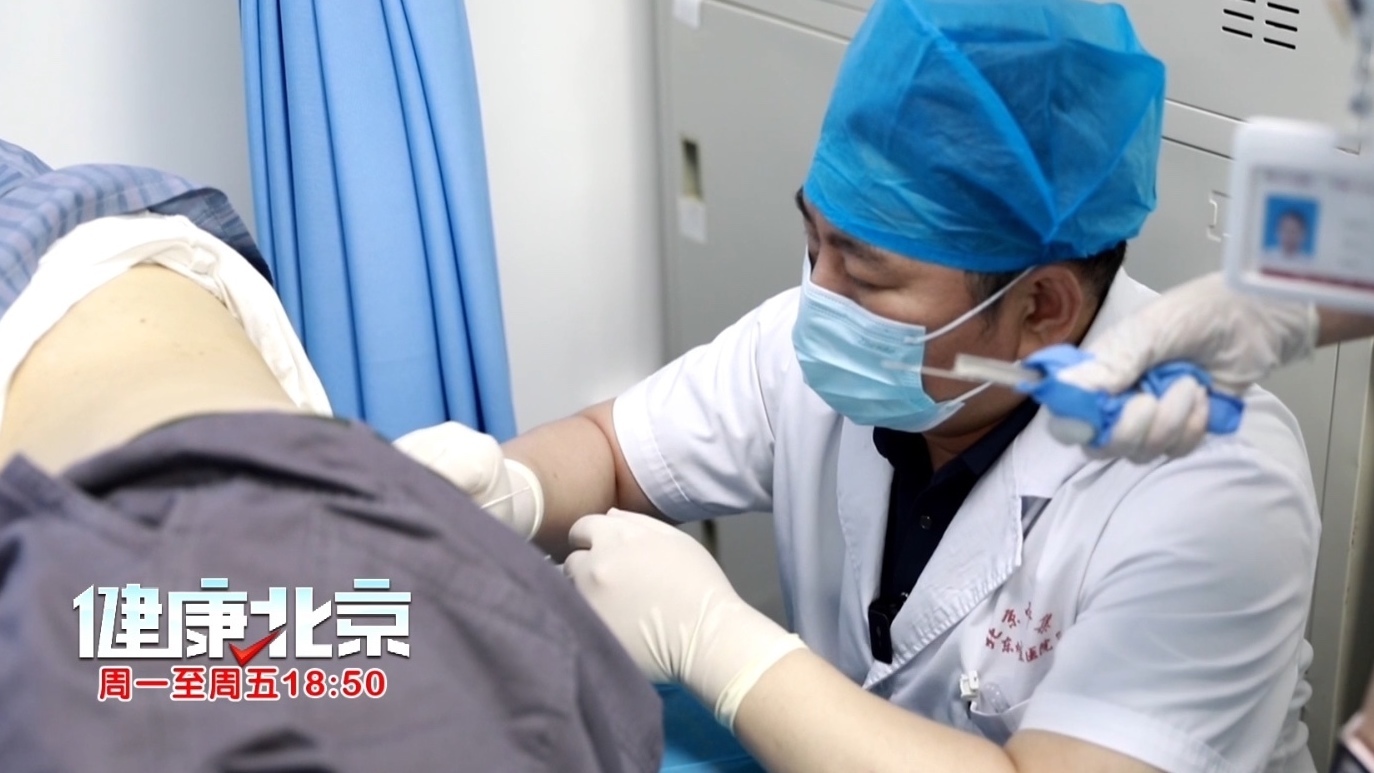 77岁腰痛不敢开刀 暖心医生对症下“针” 77岁腰痛不敢开刀 暖心医生对症下“针”