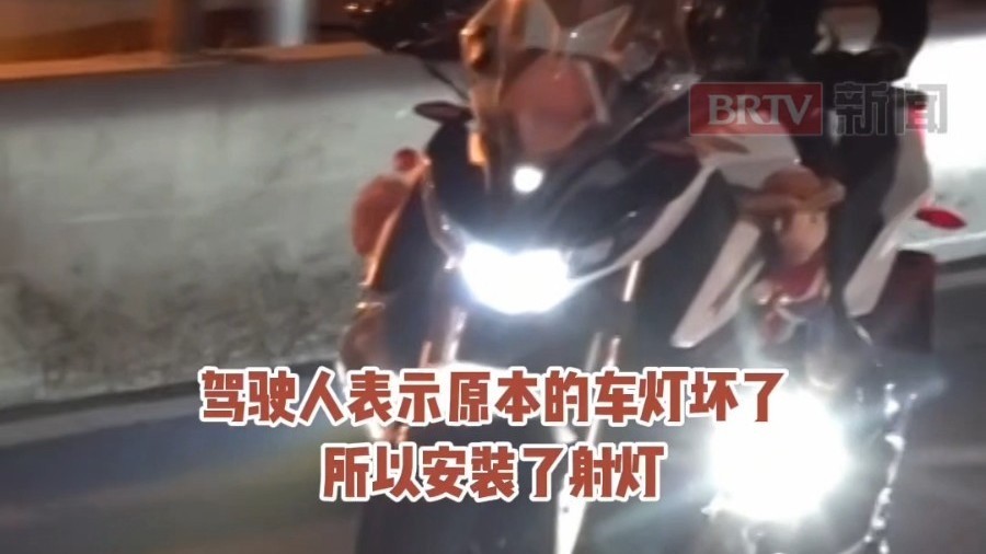 民警:你犟不过的不是我,是法律! 民警:你犟不过的不是我,是法律!