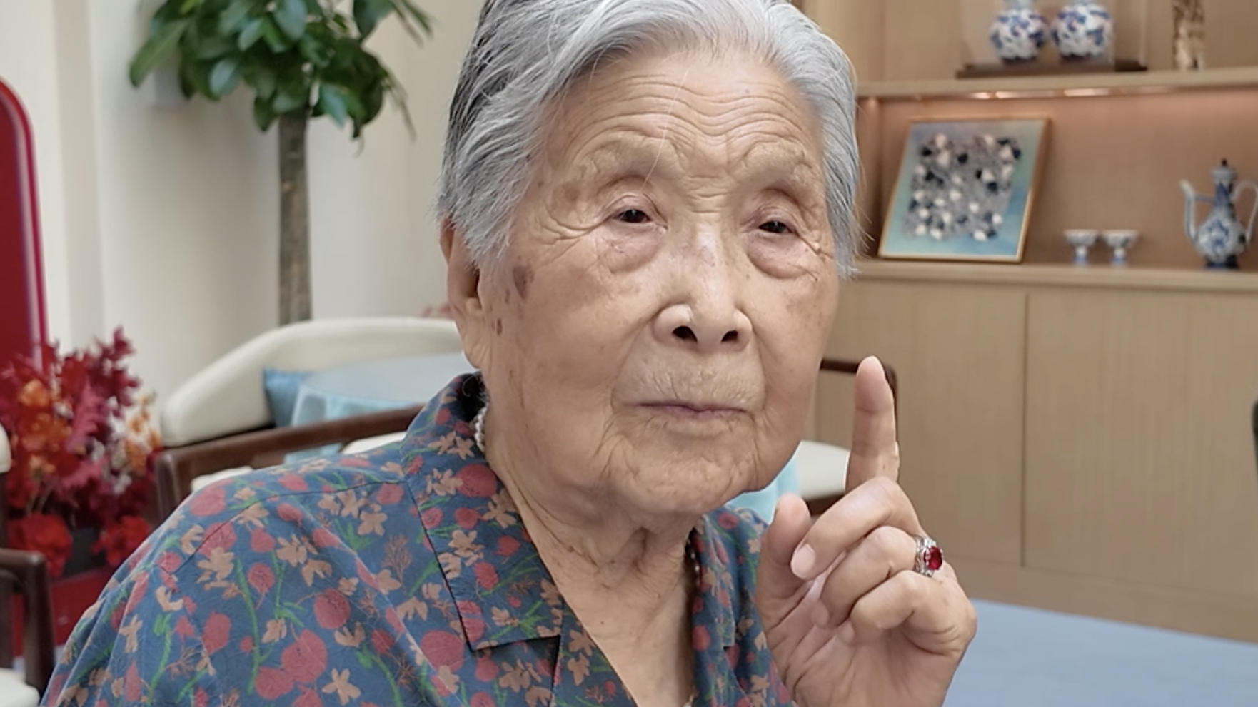 百岁老人养生秘籍：七十年来每天早上一勺蜂蜜 饭吃七分饱