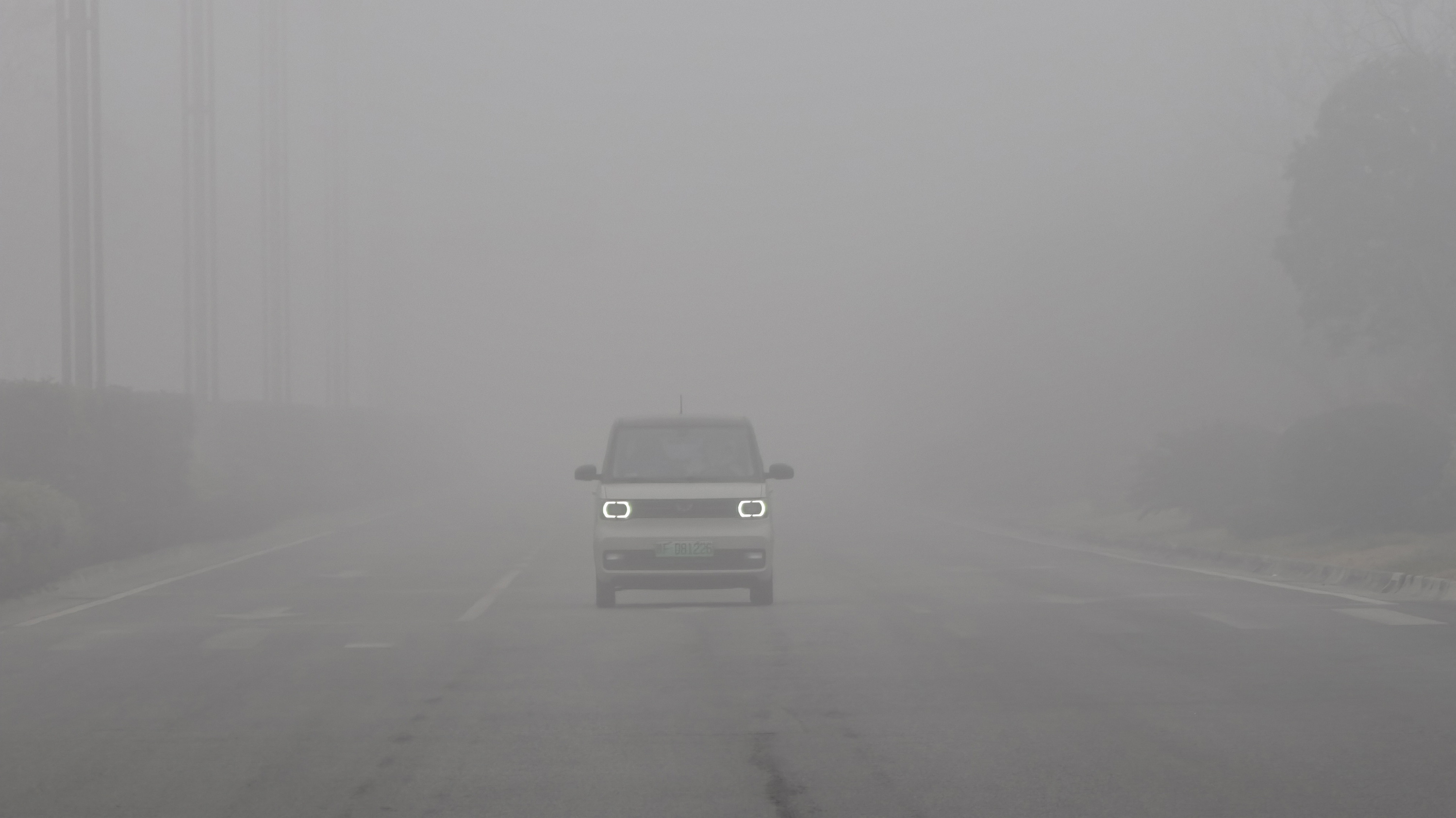 能见度小于200米,陕西汉中出现大雾天气 能见度小于200米,陕西汉中出现大雾天气