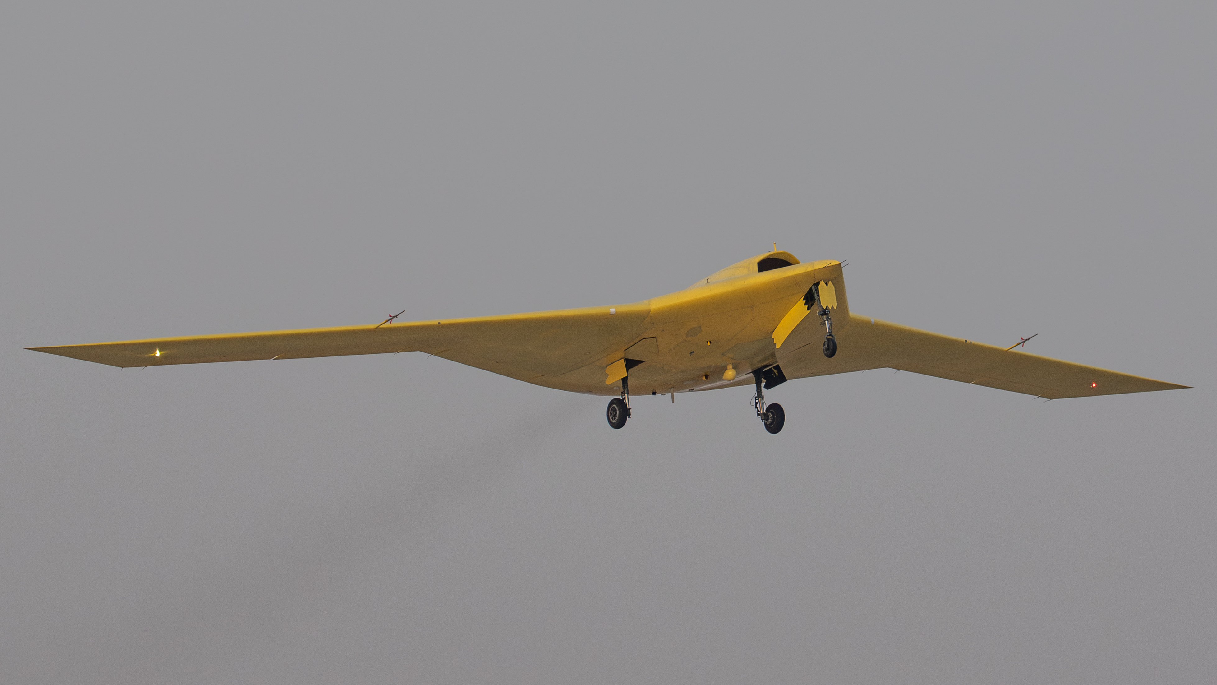 新型高空高速长航时无人机彩虹-7成功首飞 新型高空高速长航时无人机彩虹-7成功首飞