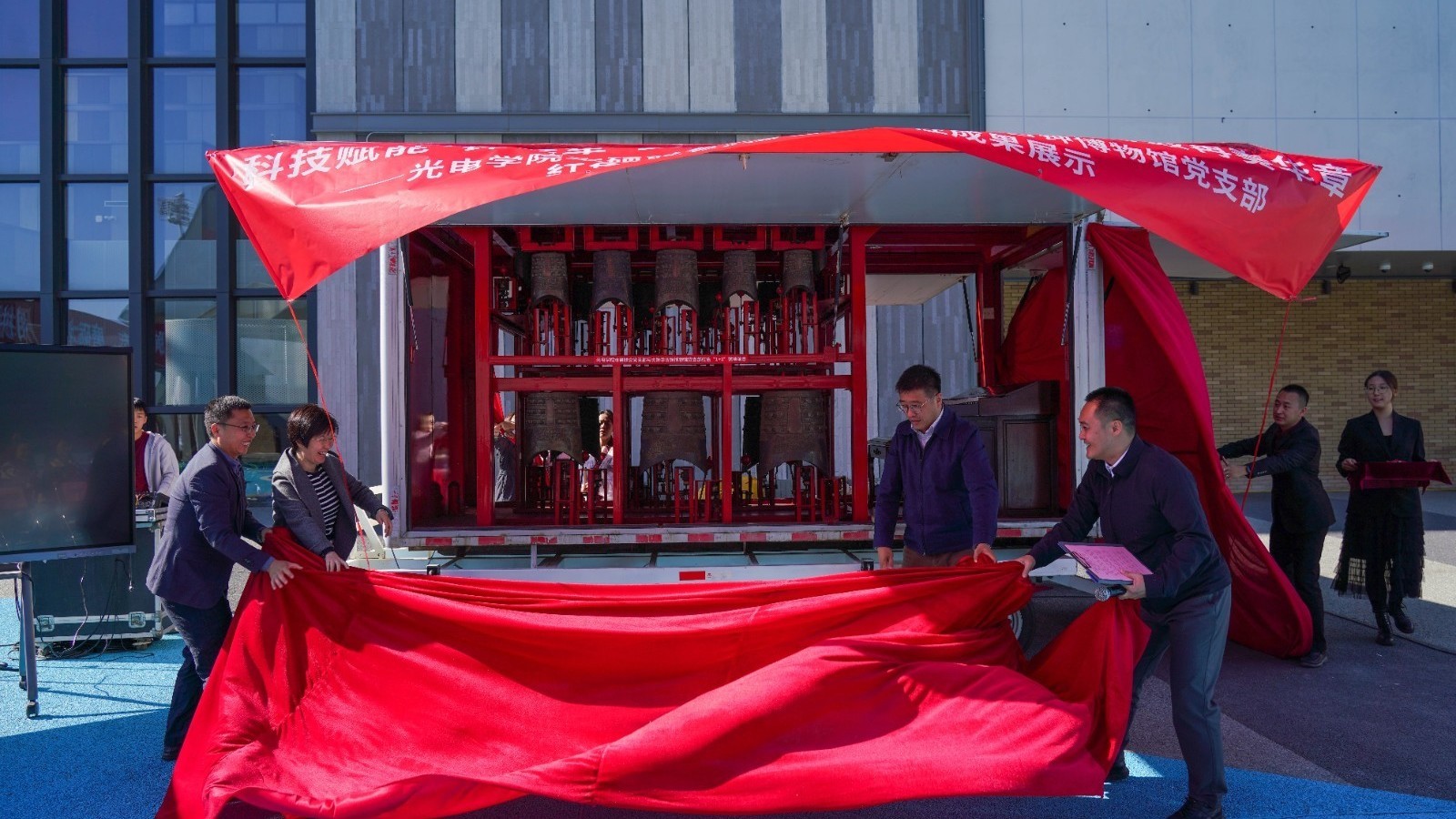 大学生让大钟寺“钟琴车”再获新生 大学生让大钟寺“钟琴车”再获新生