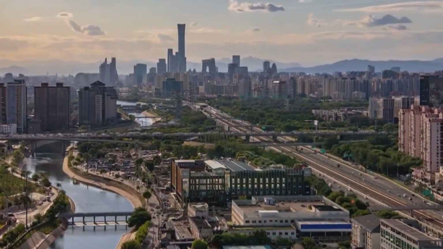 习近平总书记在参加首都义务植树活动时的重要讲话激励广大干部群众合力共建良好生态