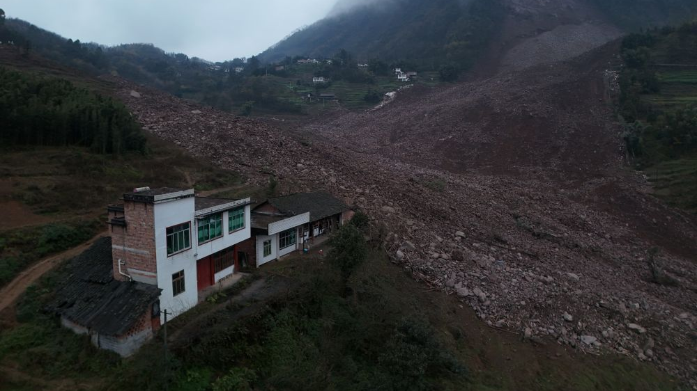 照片背后的故事 | 四川筠连山体滑坡救援直击:分秒必争,与时间赛跑 照片背后的故事 | 四川筠连山体滑坡救援直击:分秒必争,与时间赛跑