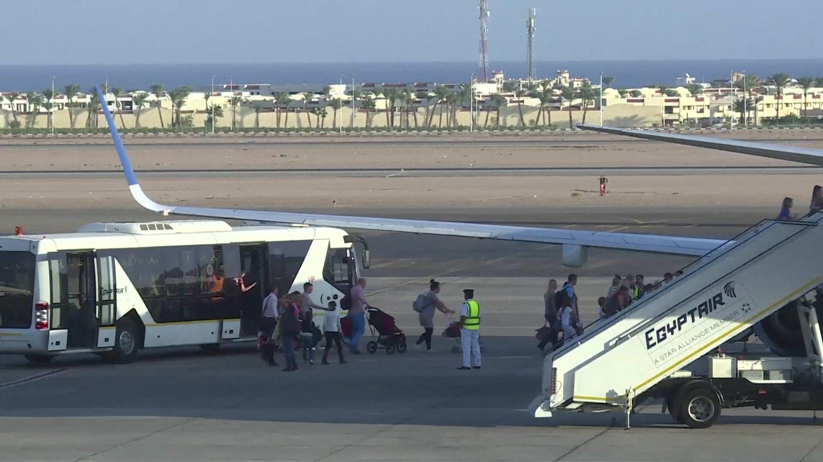 冲突风险升级 埃及和英国要求其航空公司避开伊朗和黎巴嫩领空 冲突风险升级 埃及和英国要求其航空公司避开伊朗和黎巴嫩领空