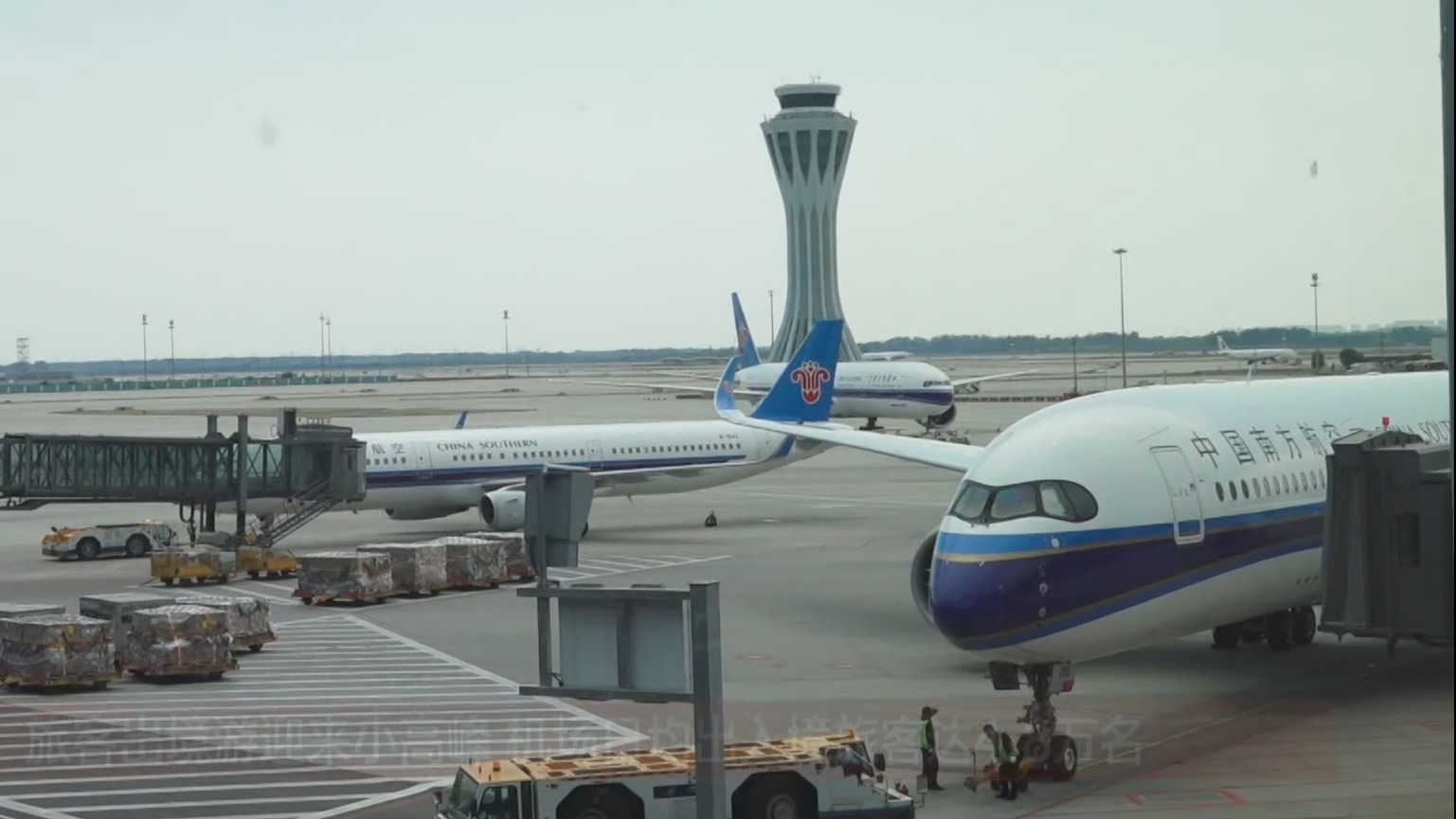 旅客出境游迎来小高峰 机场日均出入境旅客达4.8万名
