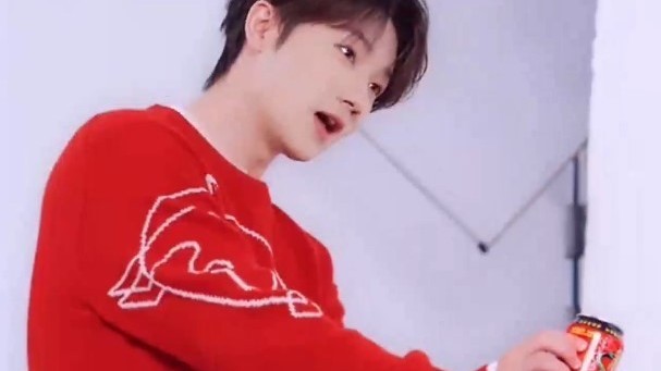 把加多宝发财大使蒋敦豪送来的专属新年财气焊在身上! 把加多宝发财大使蒋敦豪送来的专属新年财气焊在身上!