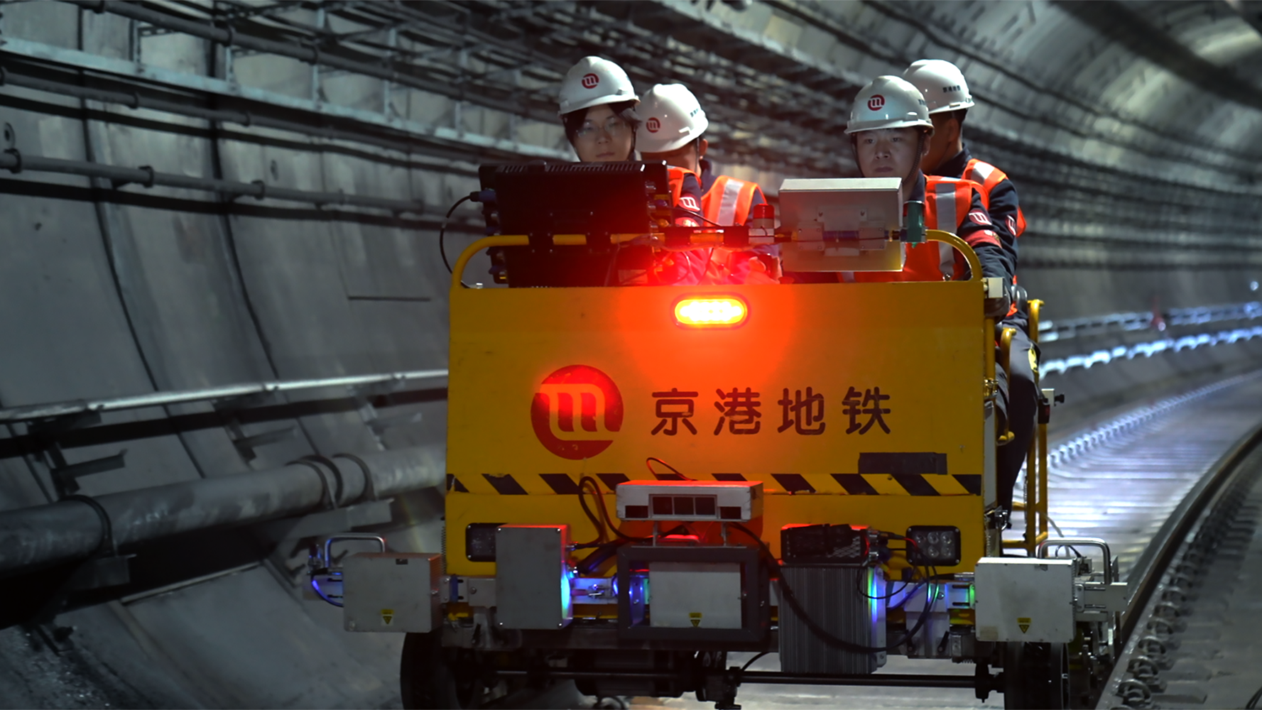 京港地铁创新应用轨道智能综合巡检车 检测效率提升150%