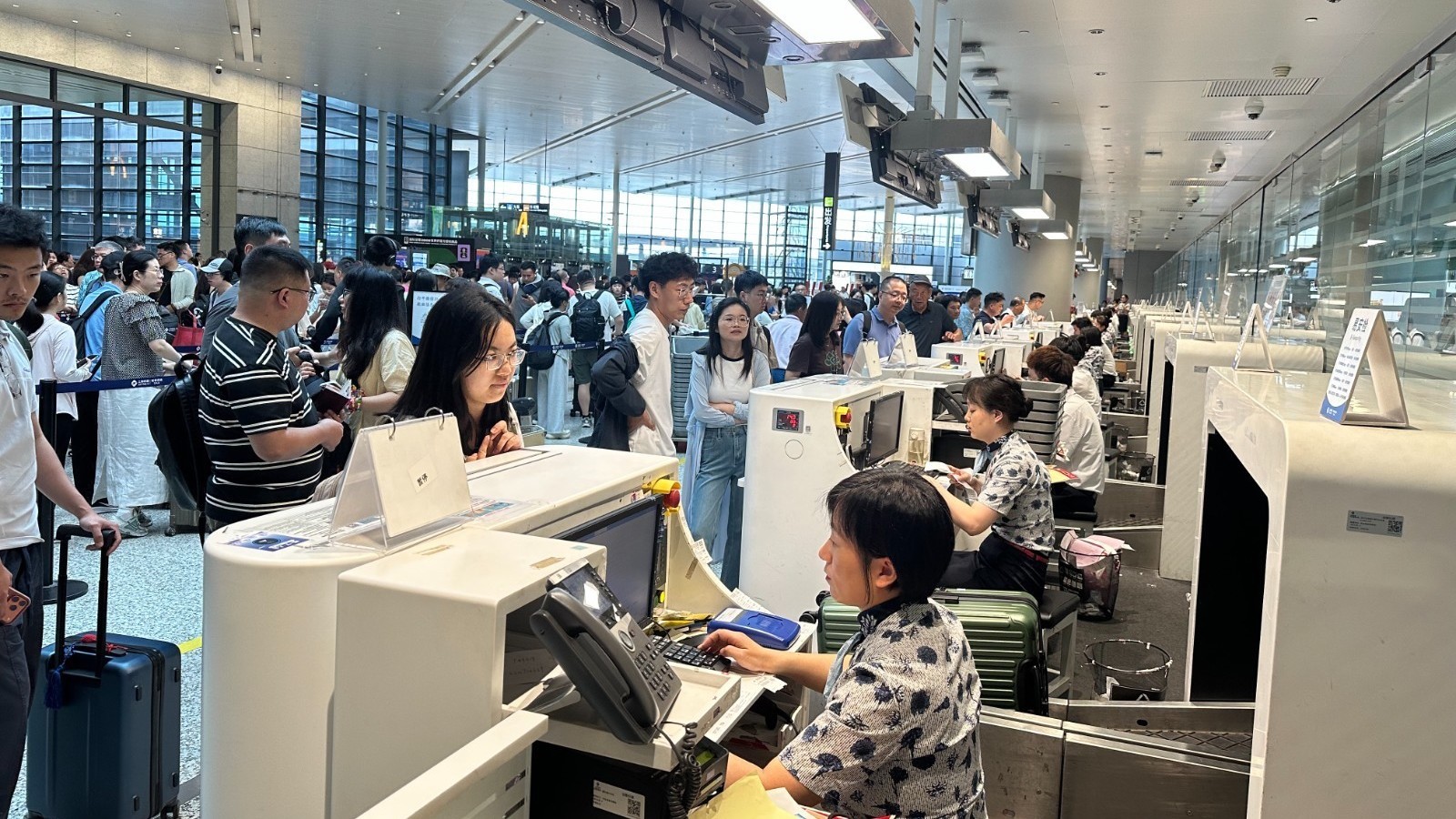 台风“巴威”来袭  东航全力做好各项应对工作