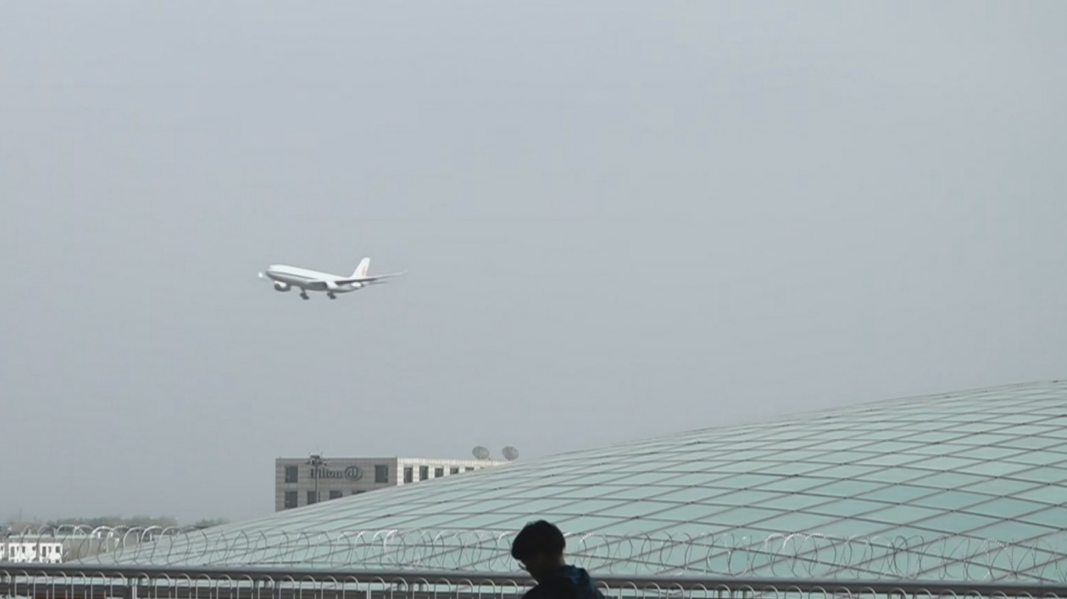 截至17点首都机场已执行航班374架次 取消438架次