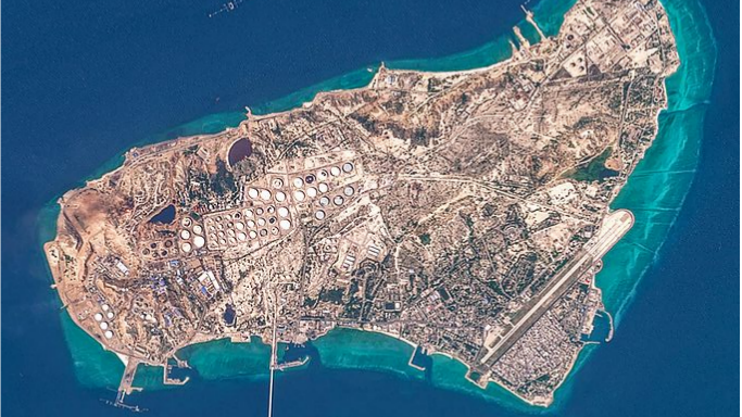 航运数据显示 又一伊朗油轮突破美国封锁后返回伊朗