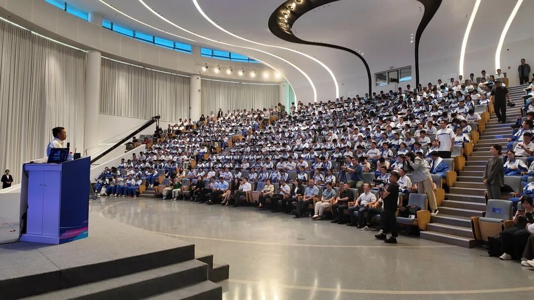 院士和学生面对面“同一堂课——解码国之重器”活动在怀柔科学城启动 院士和学生面对面“同一堂课——解码国之重器”活动在怀柔科学城启动