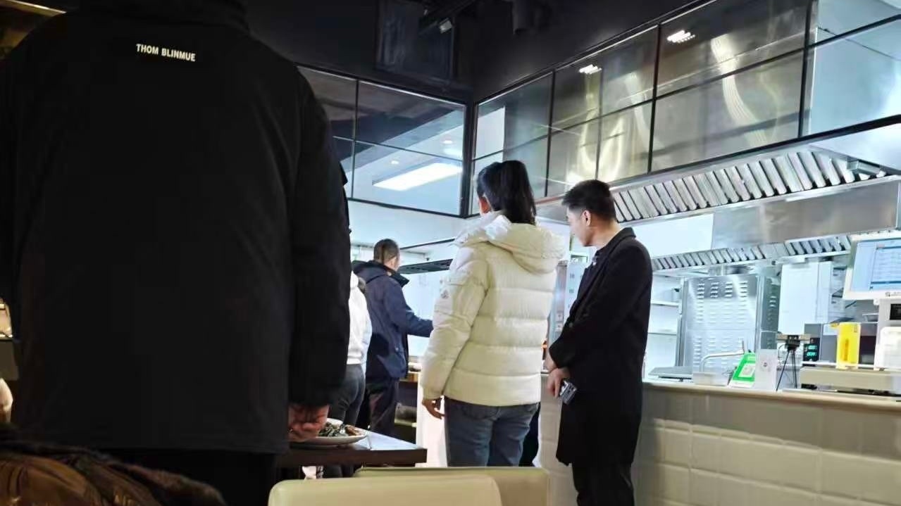 国家级院团贴近大众新尝试 记者探访煤矿文工团开放食堂 国家级院团贴近大众新尝试 记者探访煤矿文工团开放食堂