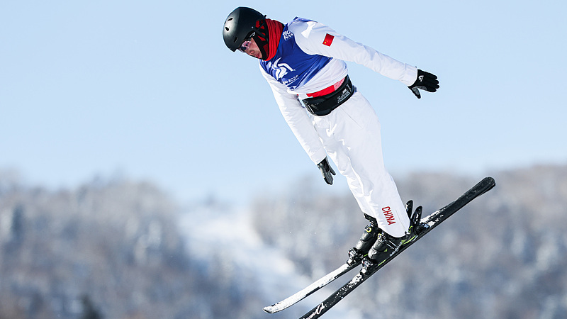 李心鹏夺得亚冬会自由式滑雪男子空中技巧金牌 李心鹏夺得亚冬会自由式滑雪男子空中技巧金牌