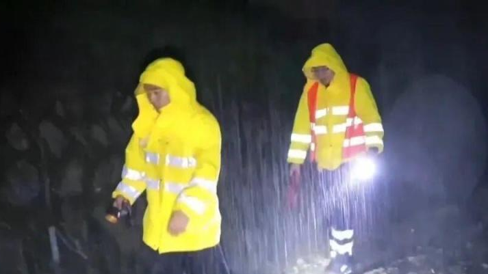 台风“巴威”继续北上 多地停课、停业、停运