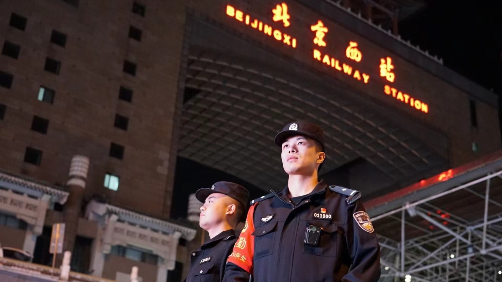 “零零后”姜洋:车站里的“暖心”民警 “零零后”姜洋:车站里的“暖心”民警