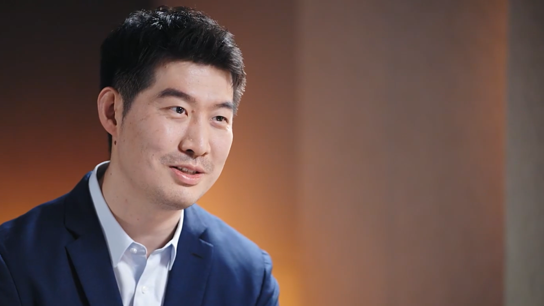 他只穿过三次的西装,等待着下一次登场 他只穿过三次的西装,等待着下一次登场