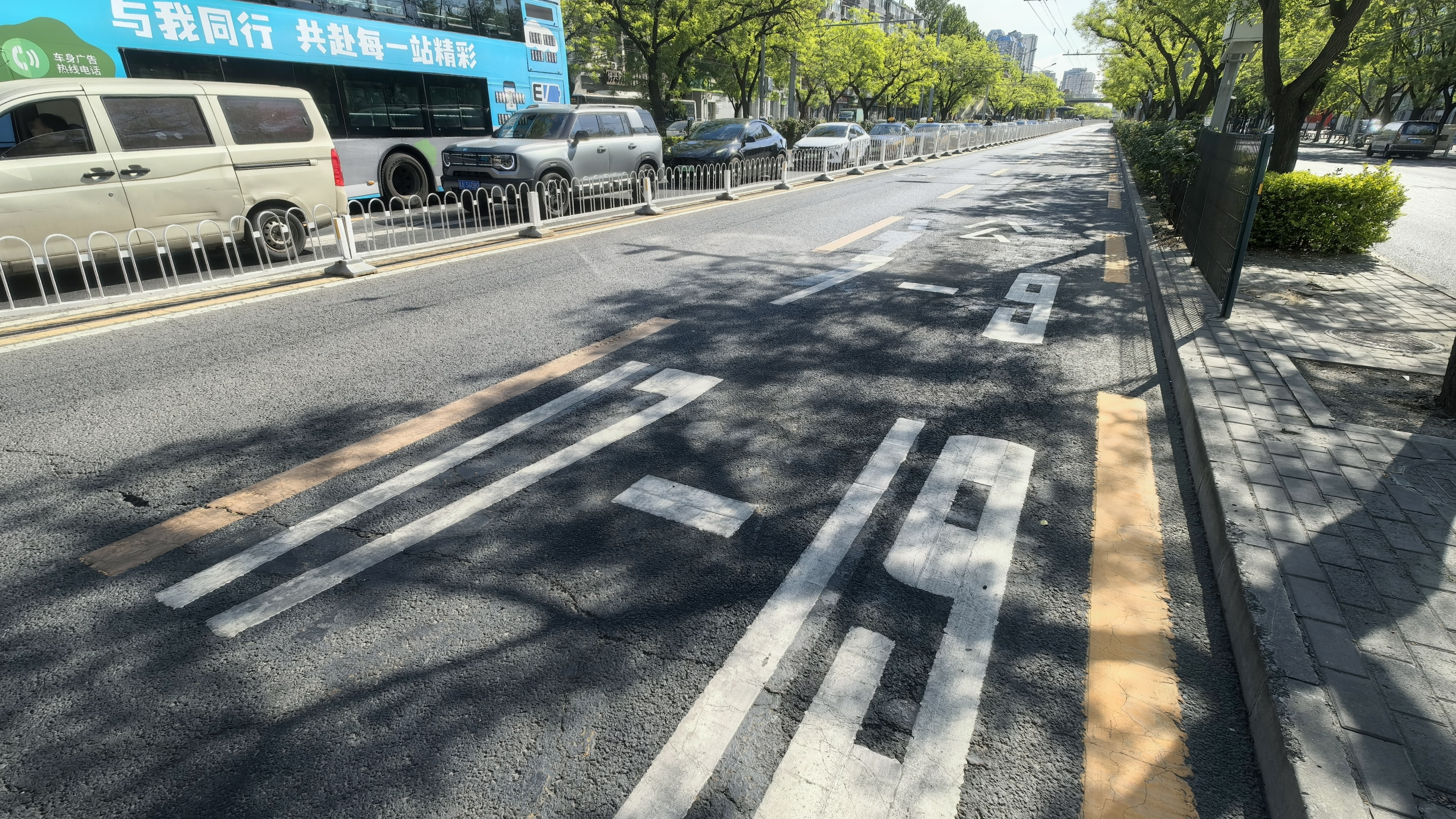 我市第四批公交车道优化调整措施今起实施 非交通高峰时间BRT2、BRT3线路公交专用道可供社会车辆通行