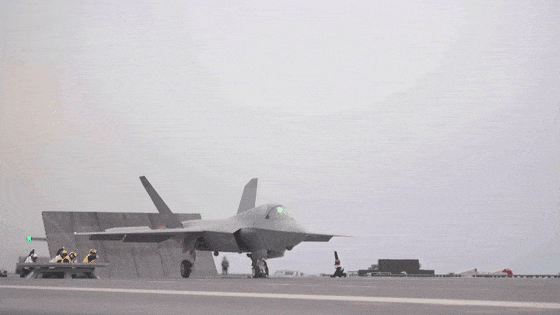 歼35、空警600和歼15T三型舰载机弹射起飞！