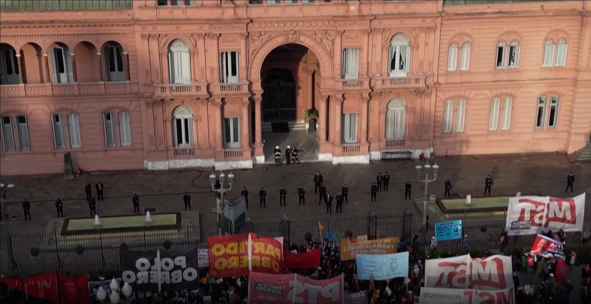 只涨130元（人民币）退休金被否决阿根廷街头出现抗议示威