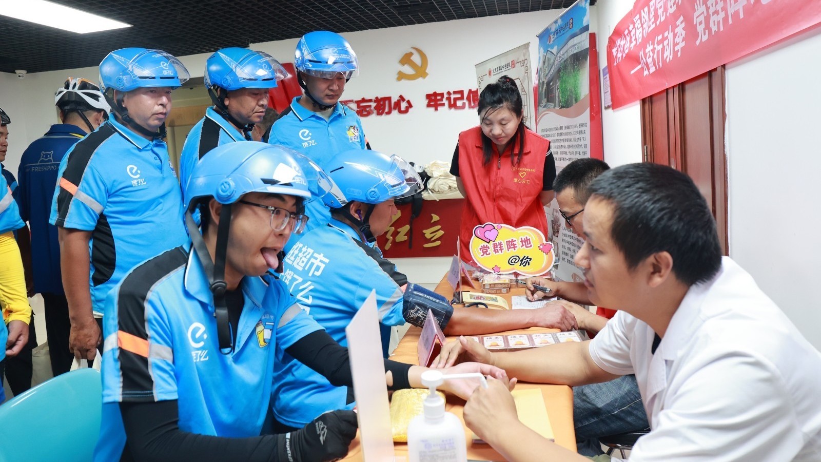 奥运村龙祥社区开展新就业群体慰问活动 奥运村龙祥社区开展新就业群体慰问活动
