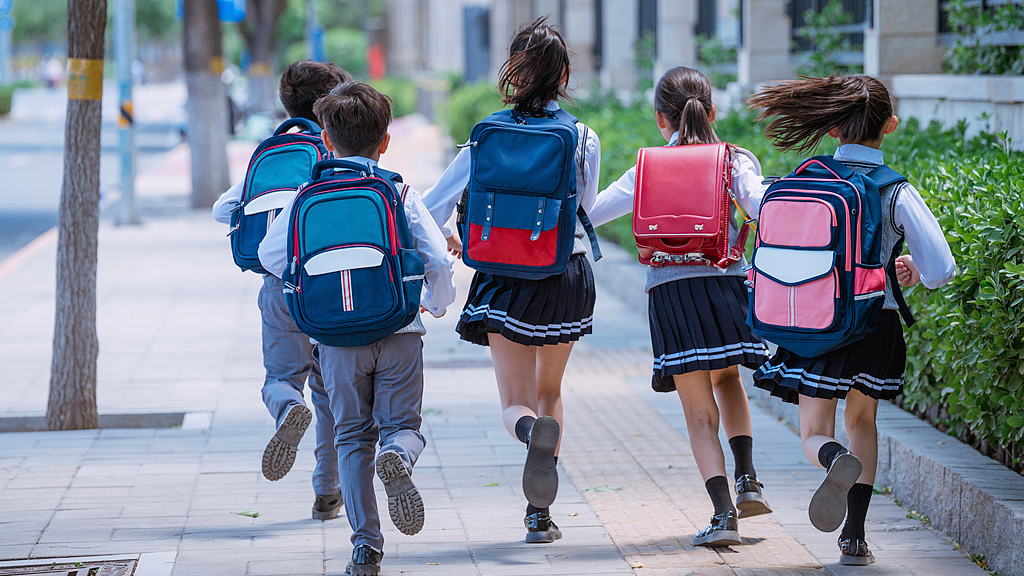 中小学生一定要买校服吗?教育部回应 中小学生一定要买校服吗?教育部回应