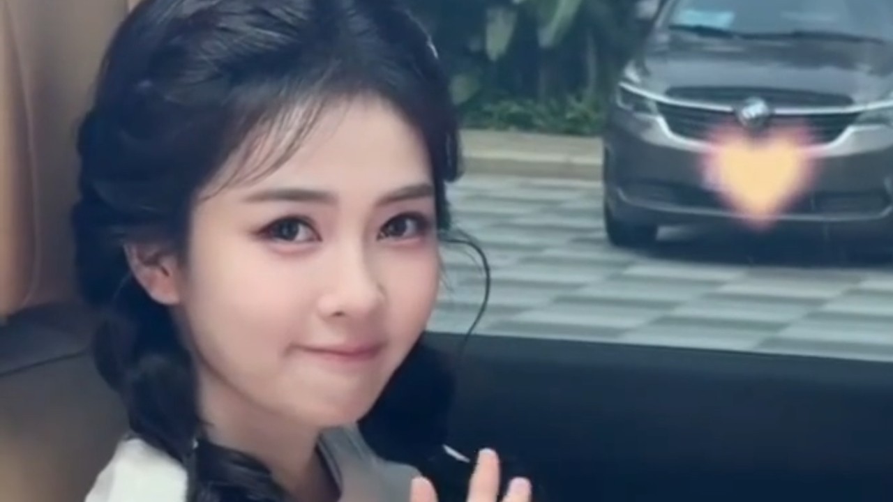 《奔跑吧》海口开录 白鹿蓝白造型出镜宠粉互动超暖心 《奔跑吧》海口开录 白鹿蓝白造型出镜宠粉互动超暖心