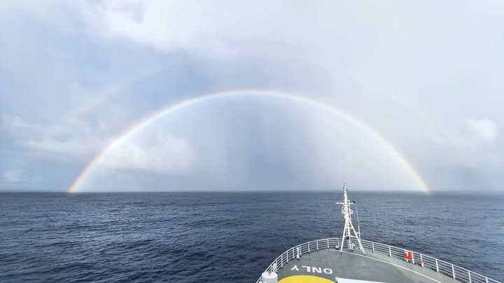 “深海一号”携“蛟龙”号在西太平洋迎春拜年 “深海一号”携“蛟龙”号在西太平洋迎春拜年
