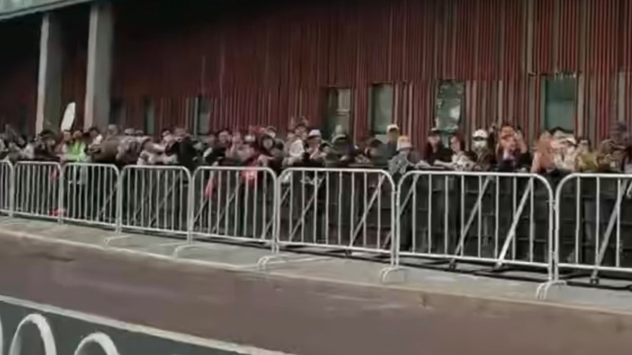 人类和300多台人形机器人一起跑半马 人类和300多台人形机器人一起跑半马