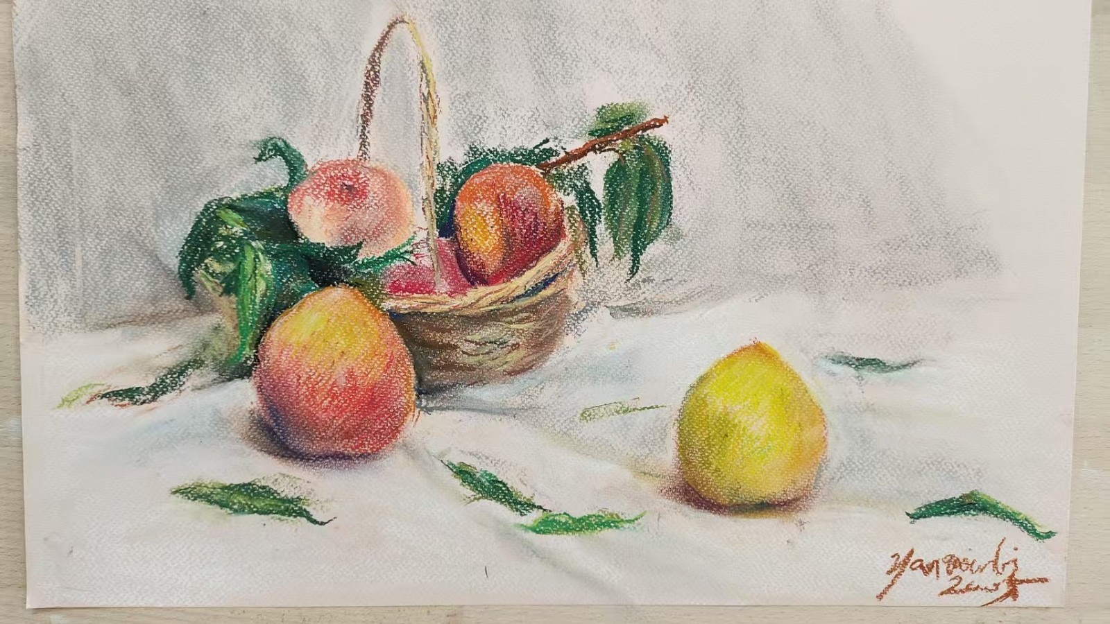 300名师生粉笔绘桃：平谷一小以美育为笔，书写文化育人新篇