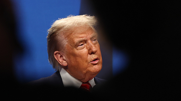 美官员称特朗普正寻求通过外交途径应对伊朗局势的可能性