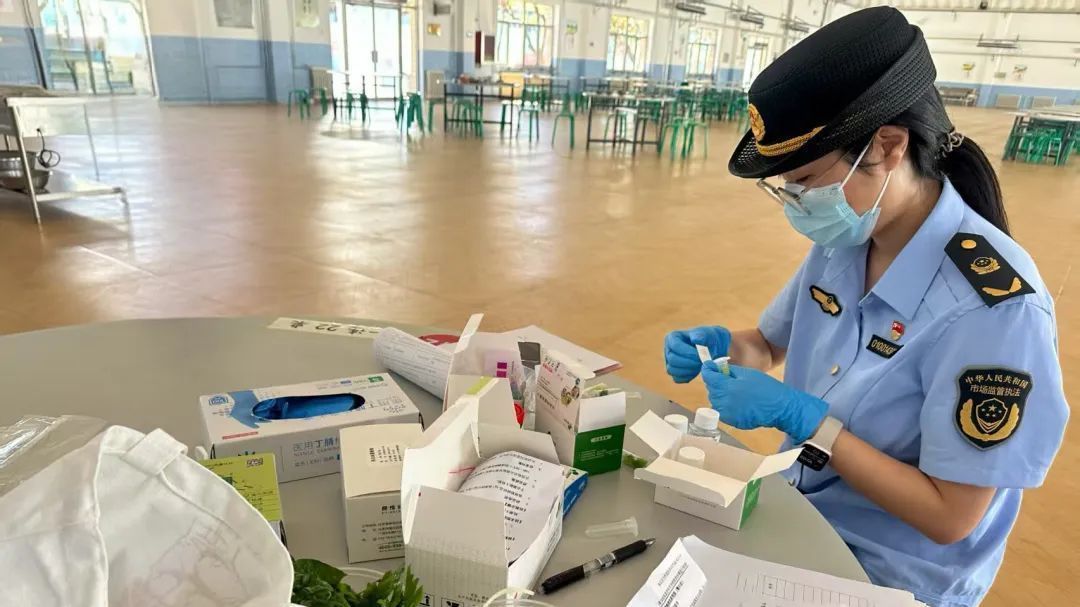 党旗在基层一线高高飘扬丨区市场监管局用初心担当筑牢安置点民生防线 党旗在基层一线高高飘扬丨区市场监管局用初心担当筑牢安置点民生防线