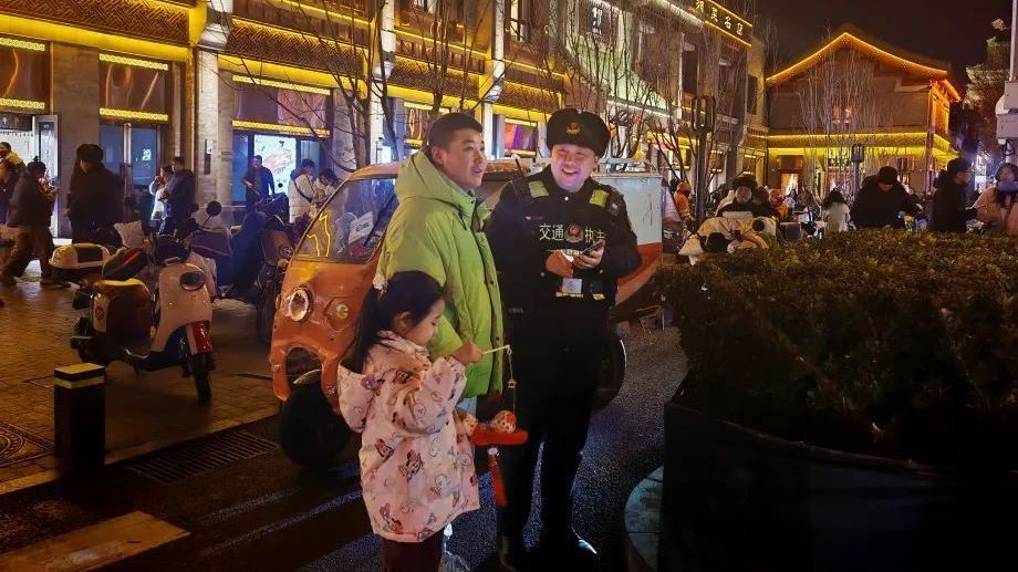 跨年夜“我在岗”,交通执法护平安 跨年夜“我在岗”,交通执法护平安