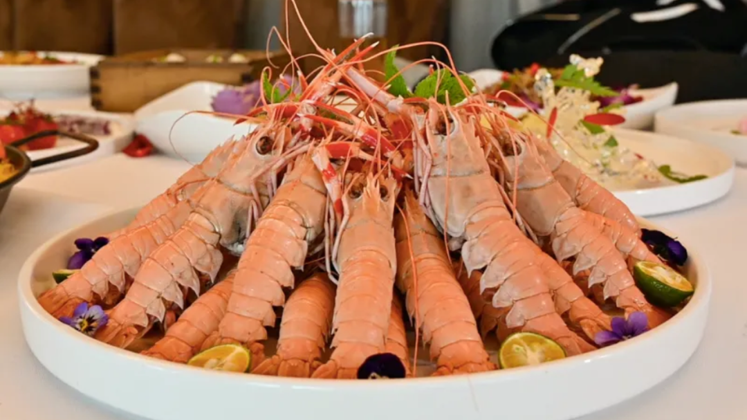 225米高空用自助餐,360度观景是什么体验? 225米高空用自助餐,360度观景是什么体验?