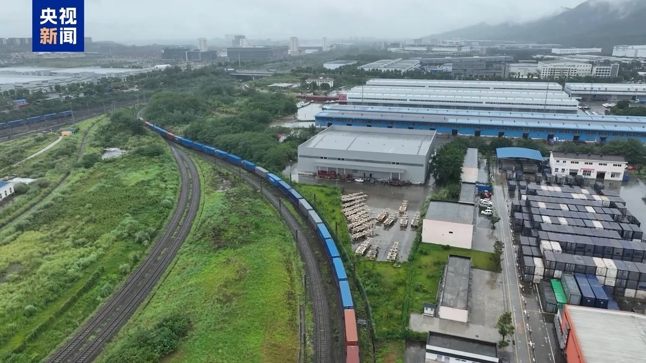 中欧班列(成渝)南通道特快班列常态化开行 中欧班列(成渝)南通道特快班列常态化开行