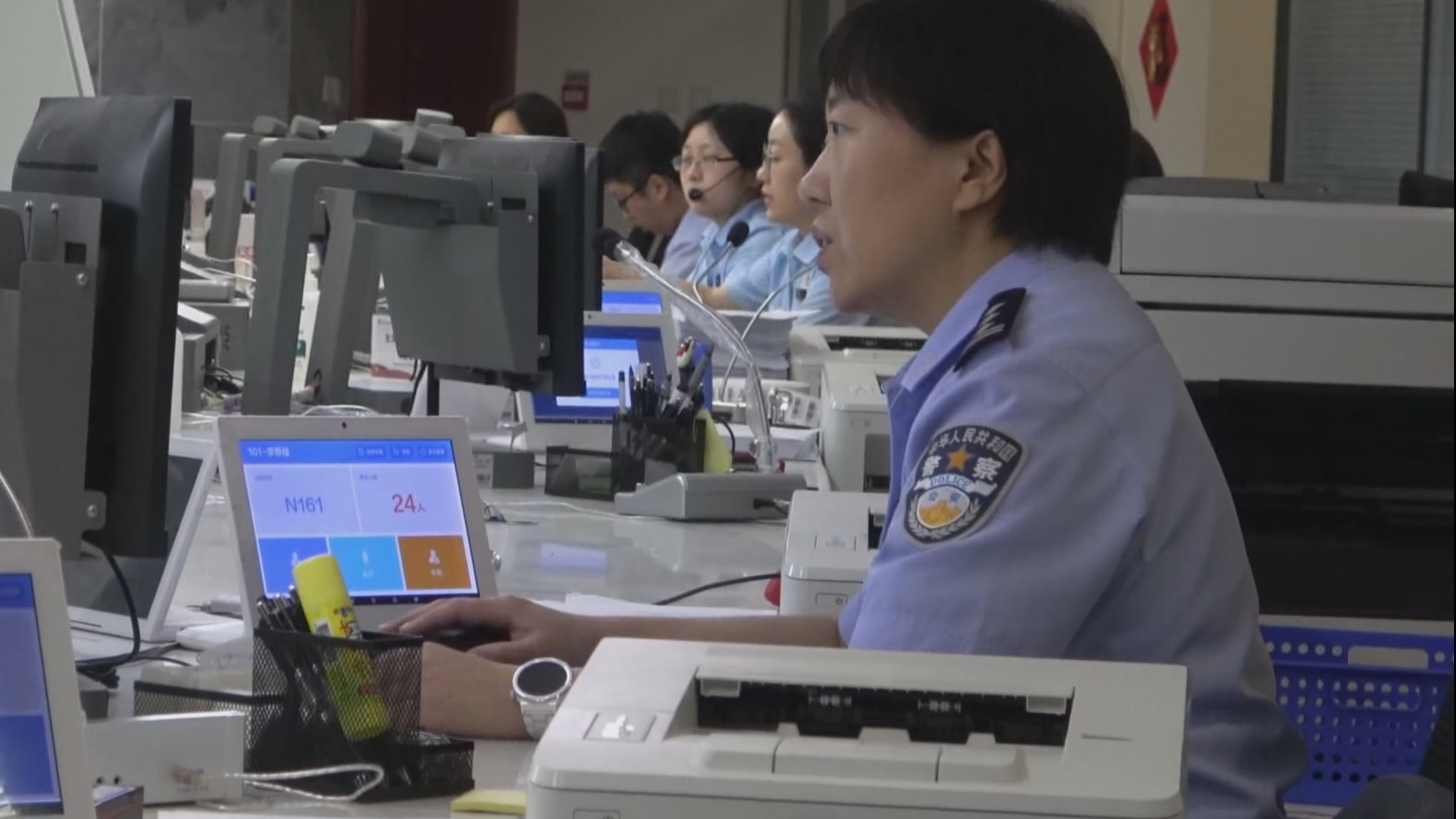 开设延时专场 北京警方全力迎接暑期办证高峰