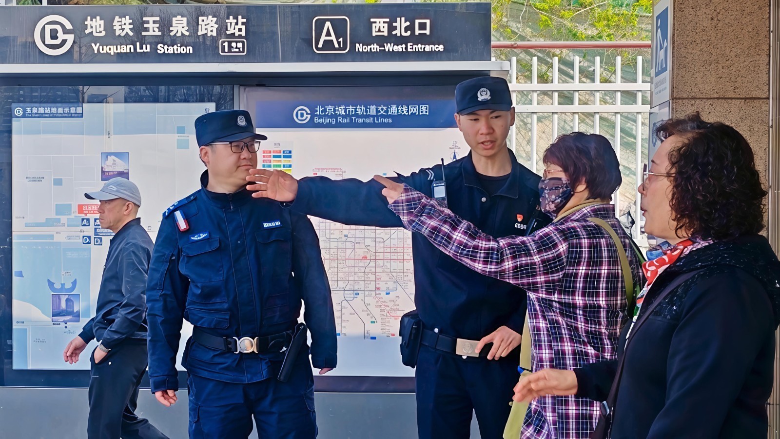 清明祭扫高峰将至 北京公交警方多措并举守护平安