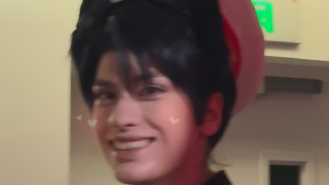 卡琳娜在抖音美好奇妙夜红毯上，以“黑猫警长”造型致敬国产动画经典