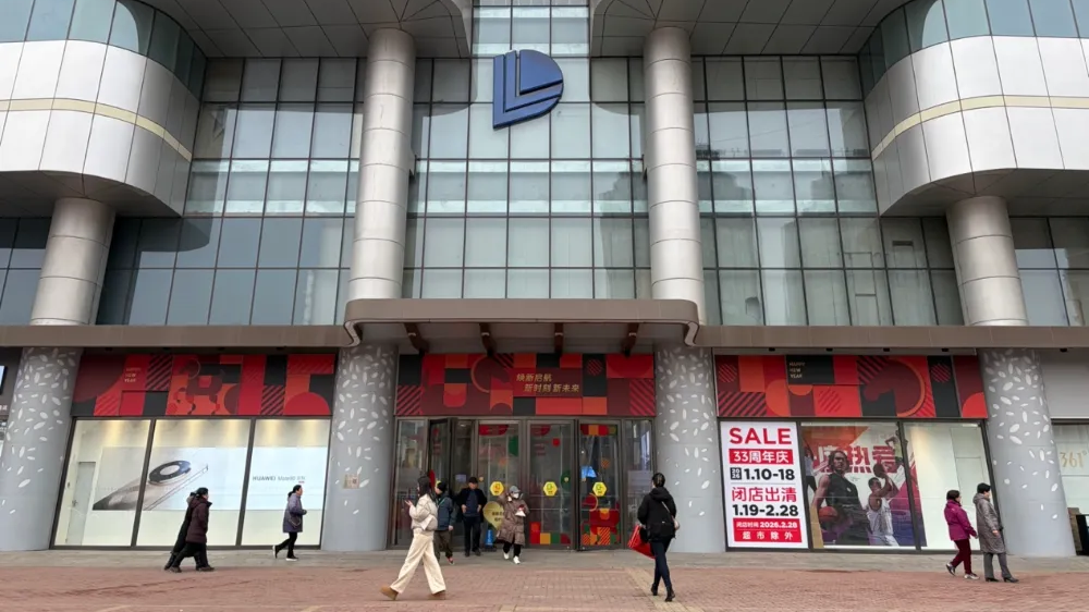 北京33年老商场闭店，同年出生的姑娘哭了……