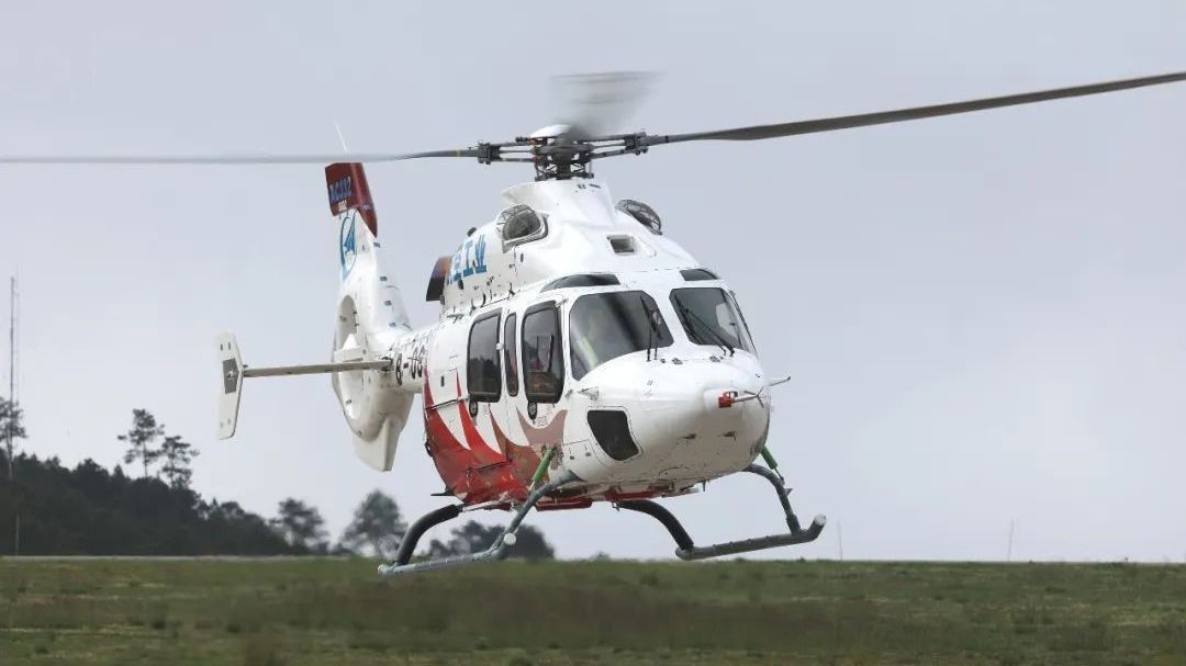 AC332直升机完成首次局方并行试飞 AC332直升机完成首次局方并行试飞