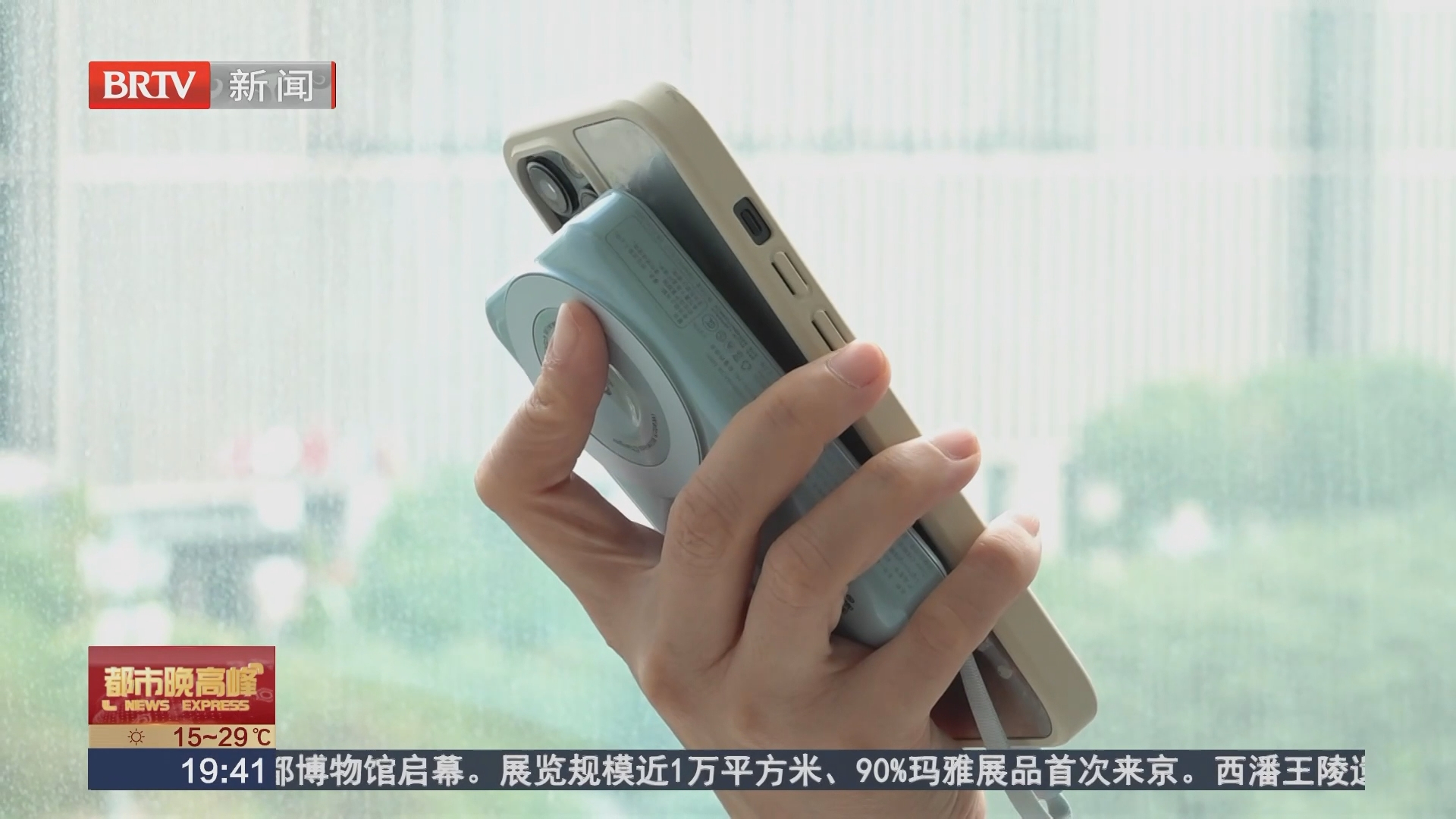 拿手机像举砖头？超过这个重量身体真的吃不消