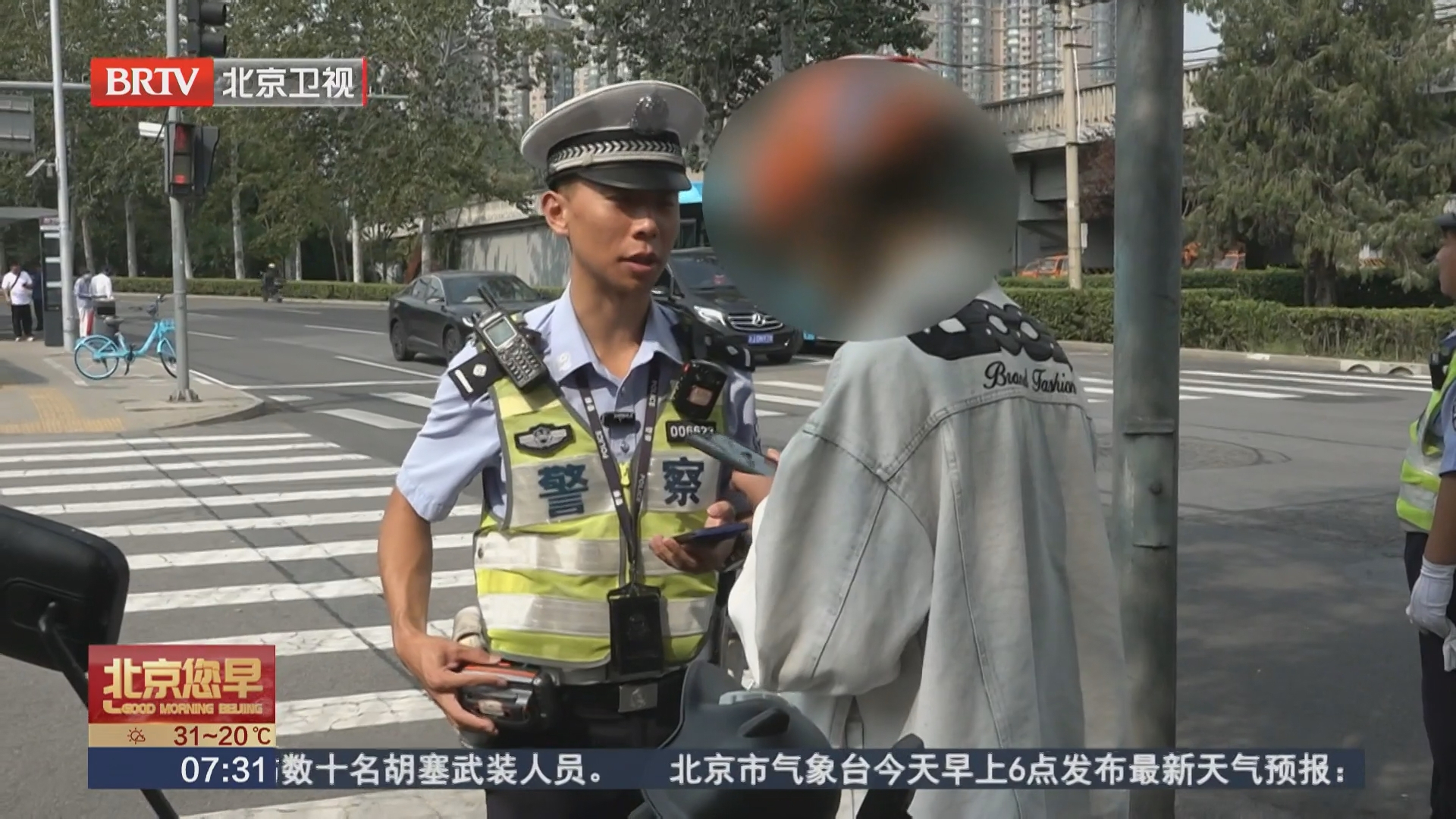 非机动车违法被查 安全骑行靠自觉