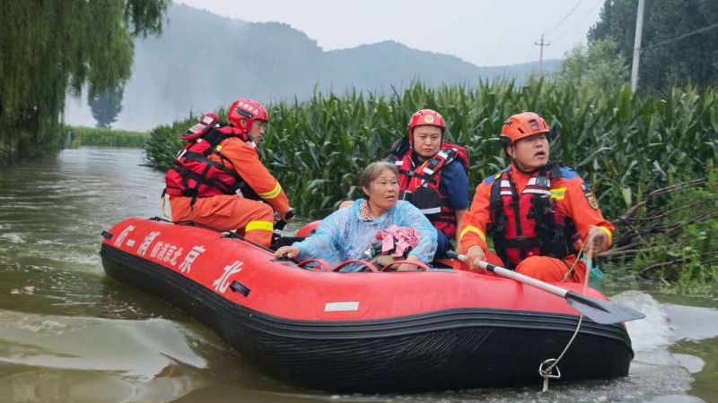 抗洪抢险救援中的一面旗帜——共产党员张庆