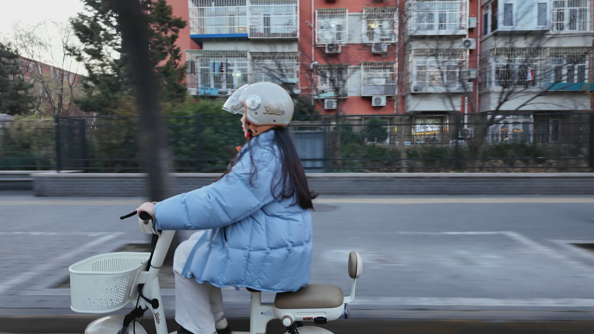 新国标电动自行车电池“扩容”续航更久 编码耐高温可溯源更安心 新国标电动自行车电池“扩容”续航更久 编码耐高温可溯源更安心