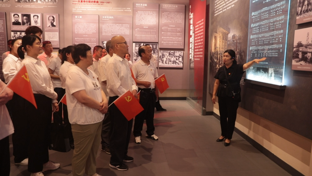 德润“心”房 | 退休教师用歌声点亮红色记忆