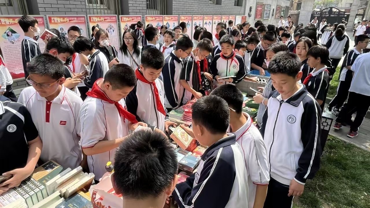 王府井书店“品阅书香行”  北京市第166中学春日阅读如约而至