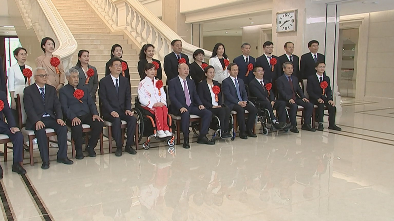 尹力会见我市出席第七次全国自强模范暨助残先进表彰大会代表