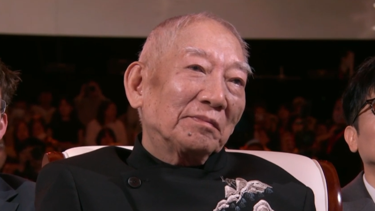 吴思远亮相北影节 祝贺袁和平获终身成就奖令其感动落泪 吴思远亮相北影节 祝贺袁和平获终身成就奖令其感动落泪