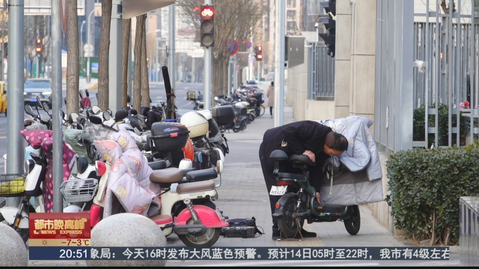 推动电动车就近就便停放  共治共管秩序显成效