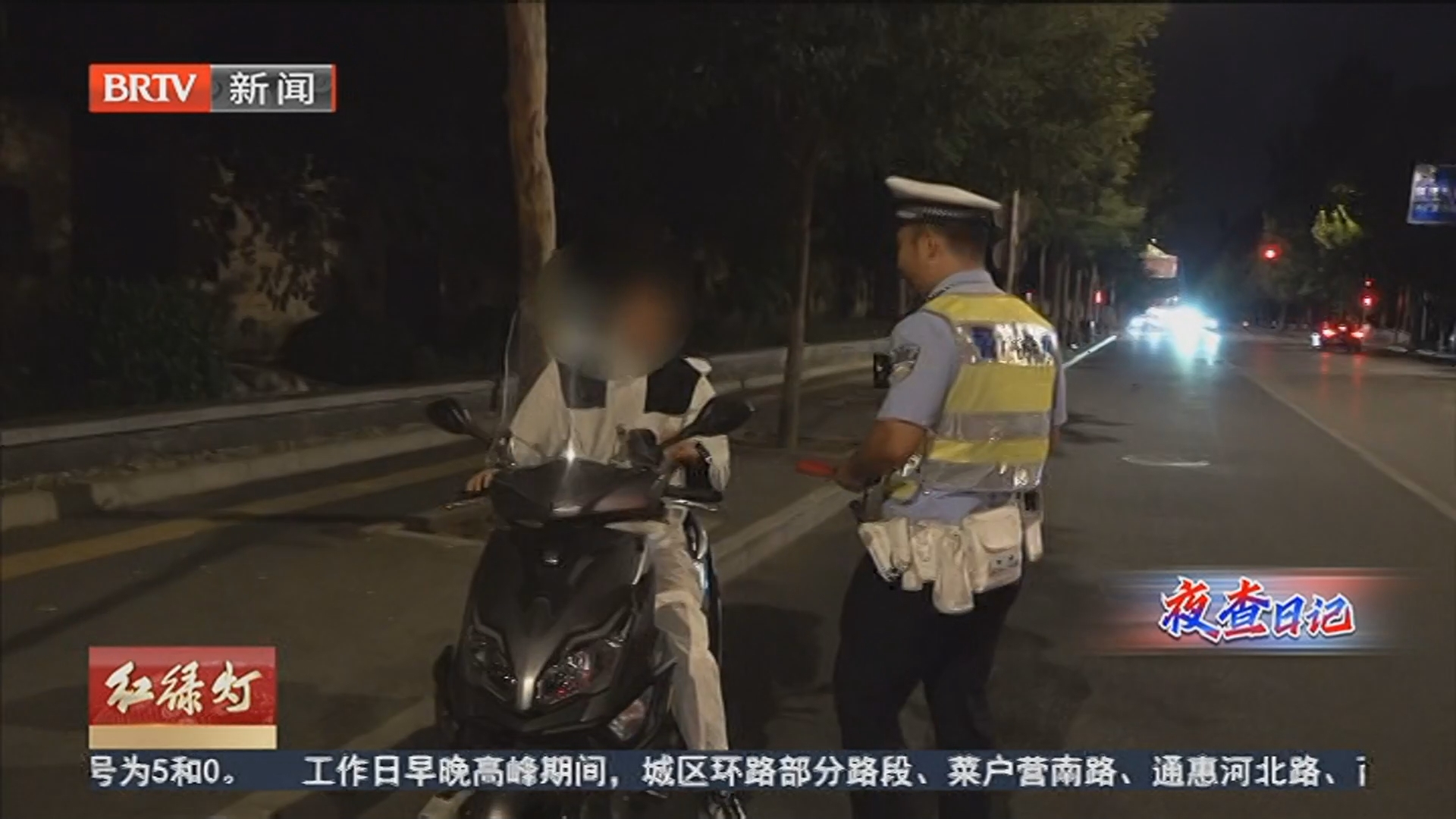 不戴头盔遇“老熟人” “三无”摩托醉驾上路